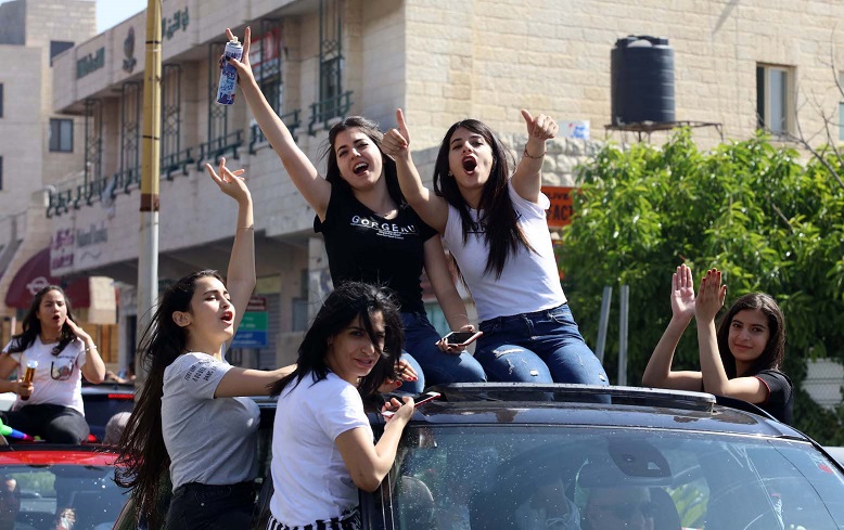 صوت| الاناث يتصدرن قوائم أوائل التوجيهي